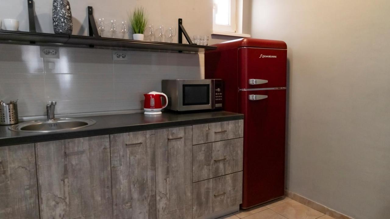 Central Fenix Apartment - Free Private Parking-Fast Wi-Fi Novi Sad Eksteriør billede