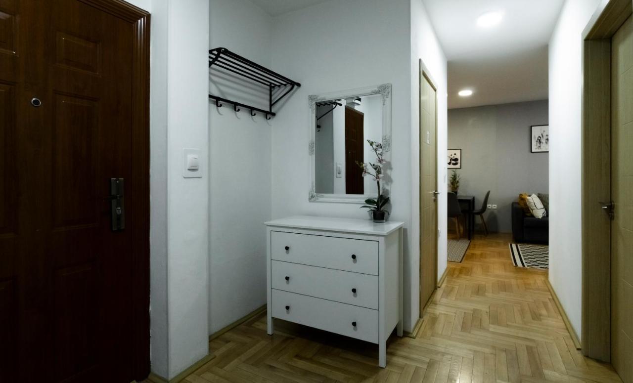Central Fenix Apartment - Free Private Parking-Fast Wi-Fi Novi Sad Eksteriør billede
