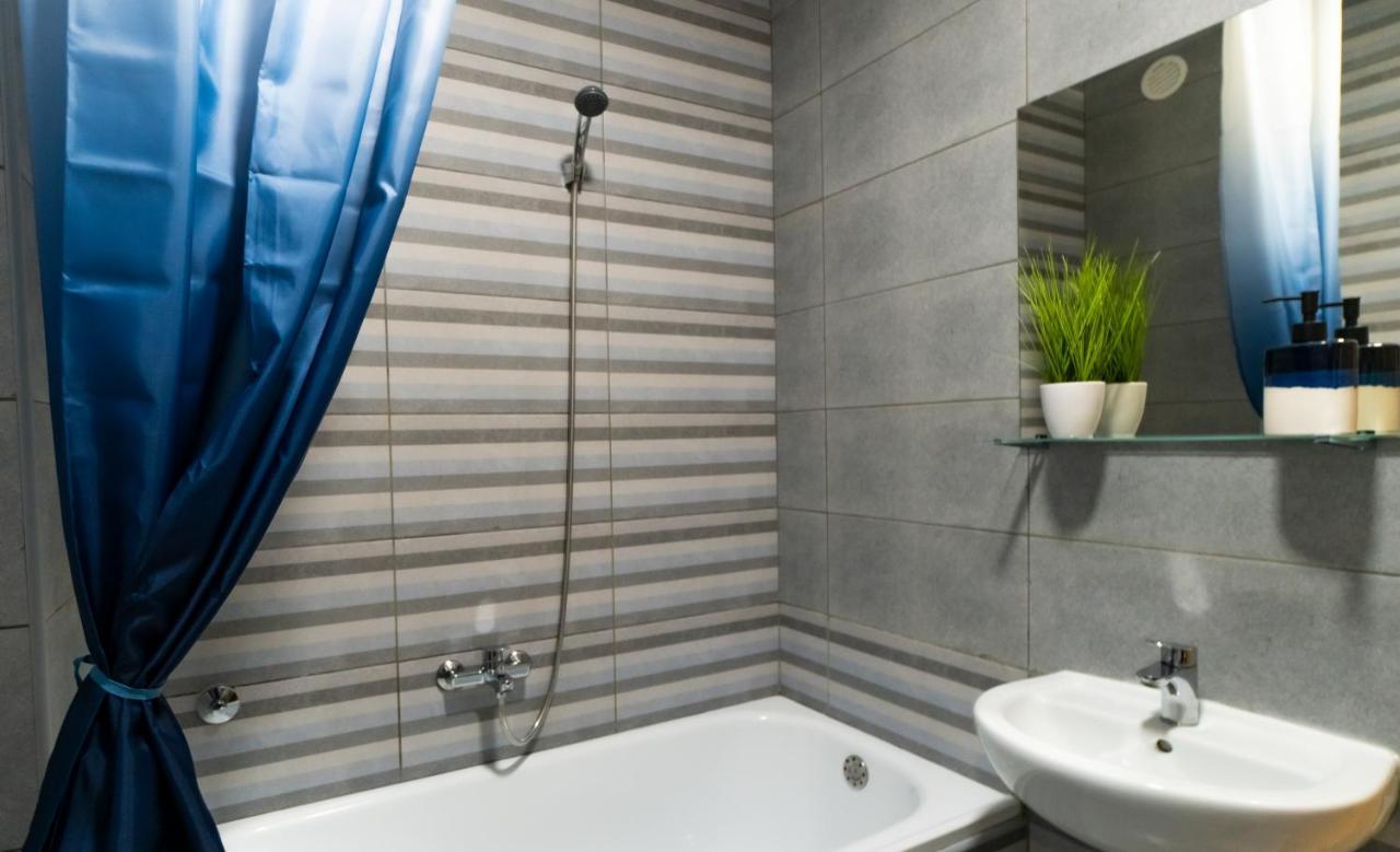 Central Fenix Apartment - Free Private Parking-Fast Wi-Fi Novi Sad Eksteriør billede
