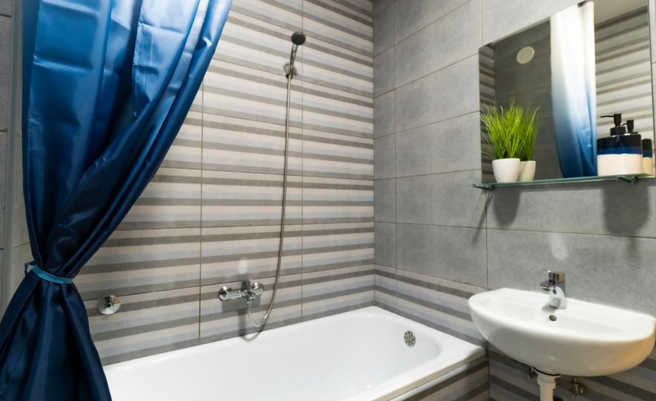 Central Fenix Apartment - Free Private Parking-Fast Wi-Fi Novi Sad Eksteriør billede