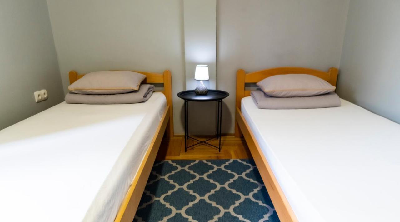 Central Fenix Apartment - Free Private Parking-Fast Wi-Fi Novi Sad Eksteriør billede