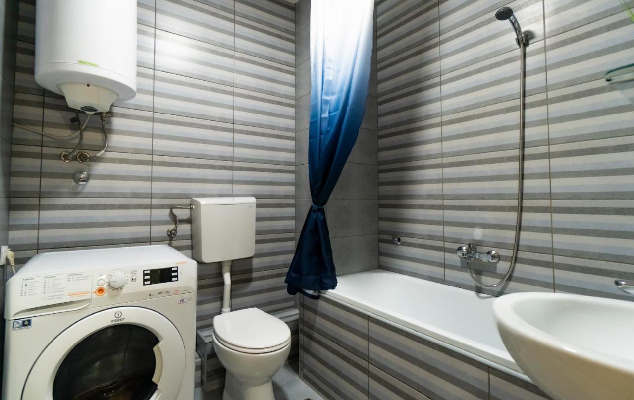 Central Fenix Apartment - Free Private Parking-Fast Wi-Fi Novi Sad Eksteriør billede